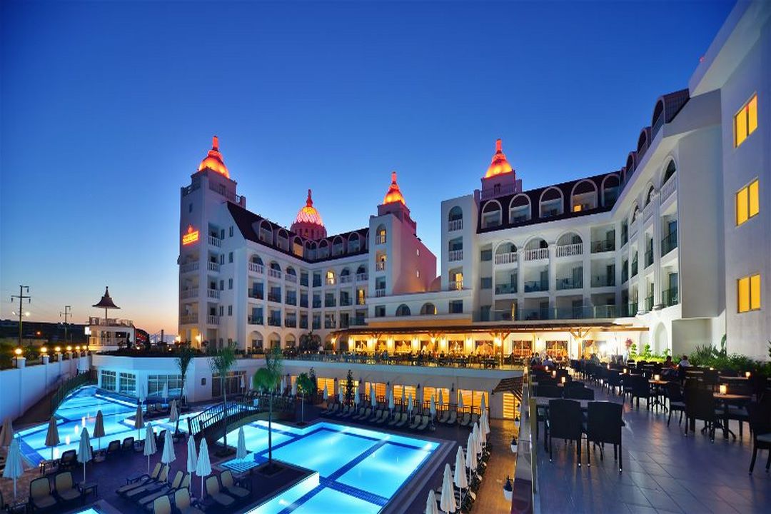 	Side Crown Serenity Hotel