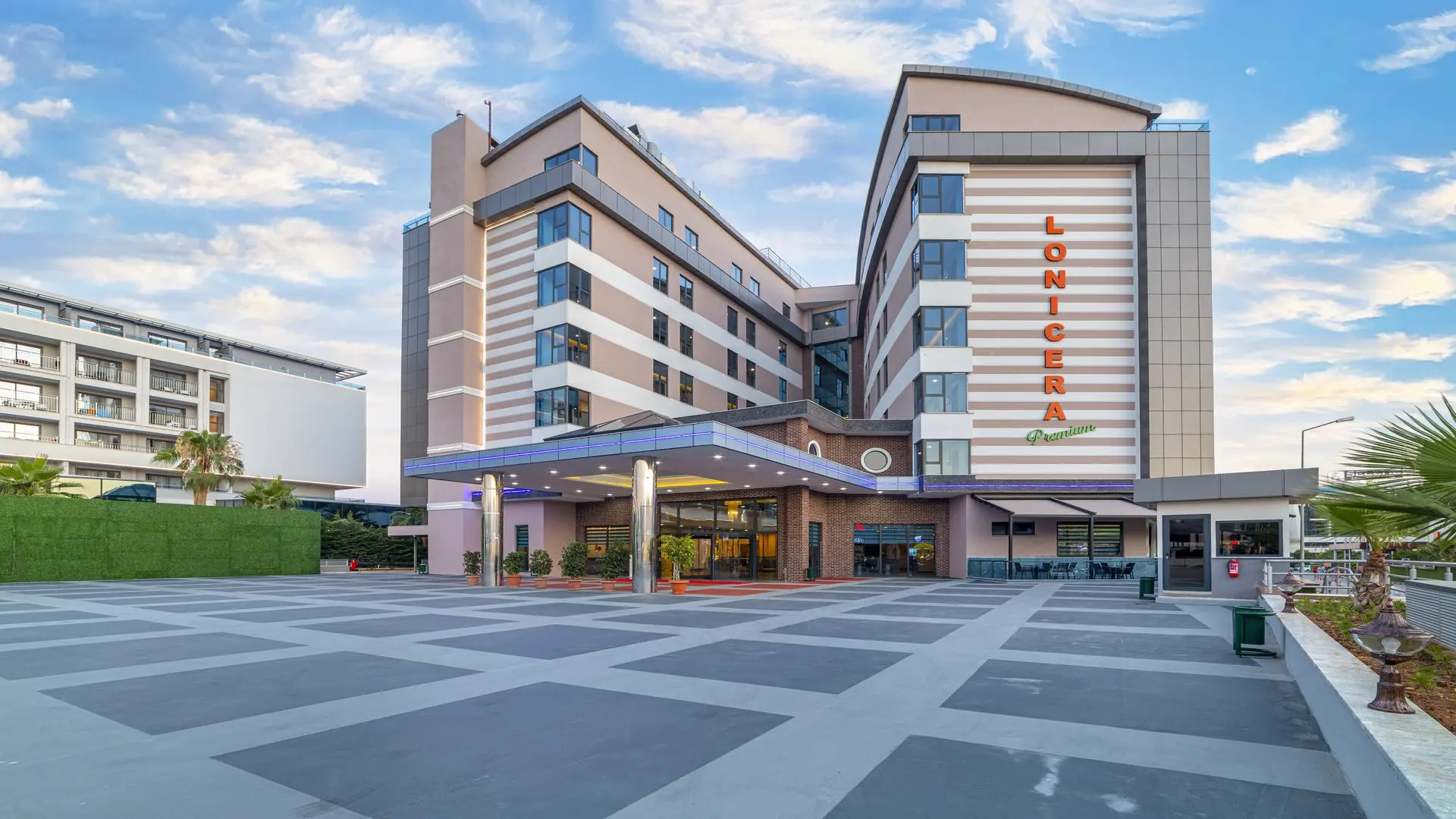 	Lonicera Premium Hotel