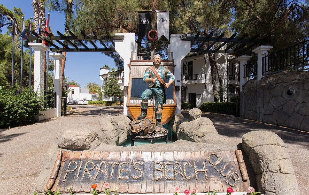 	Pirate's Beach Club