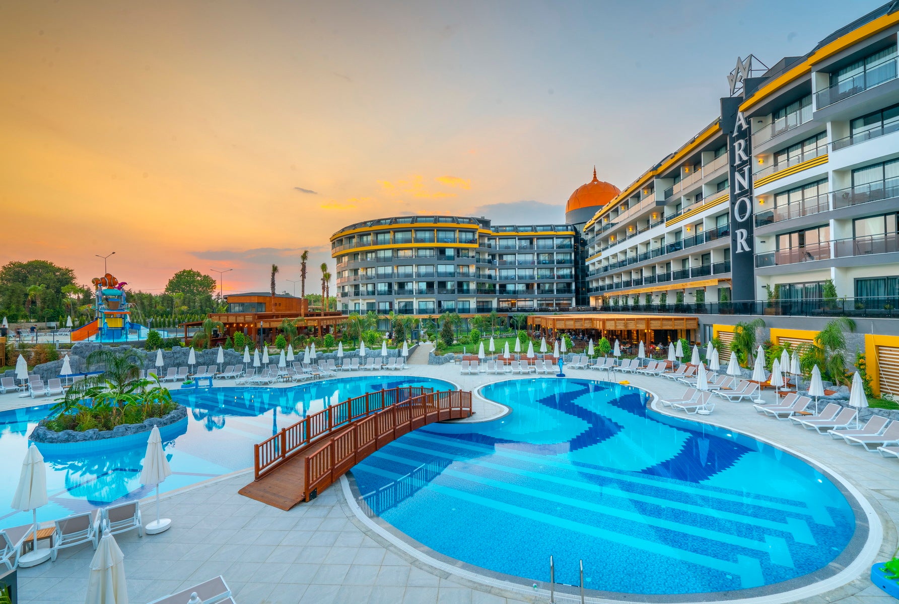 	ARNOR DELUXE HOTEL & SPA