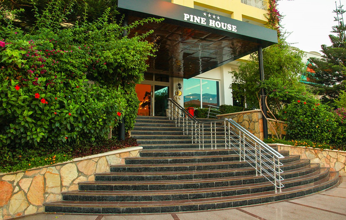 Pine House Hotel
