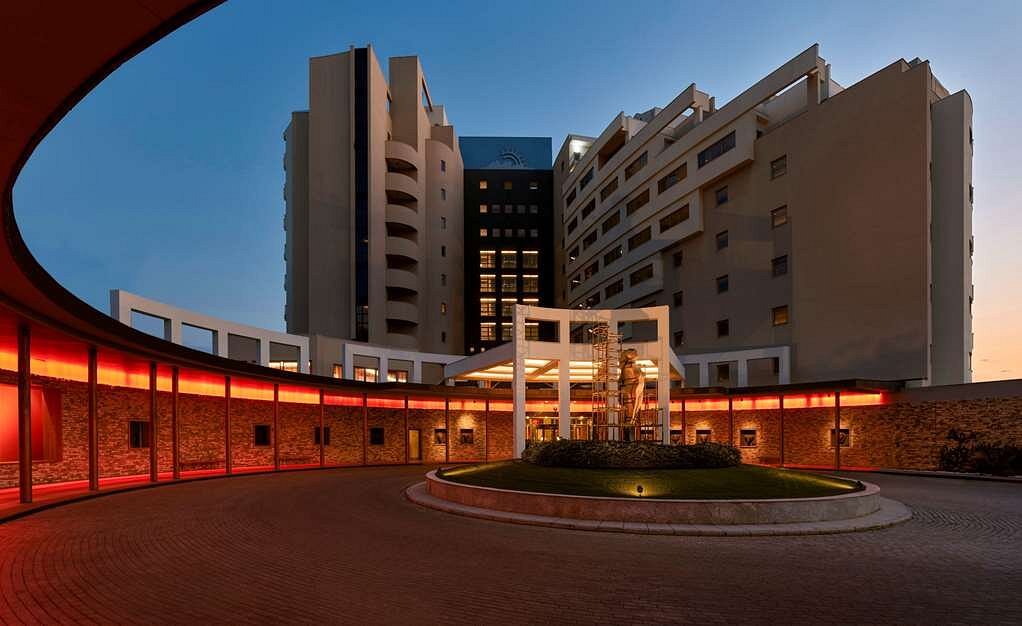 Lara Barut Collection	