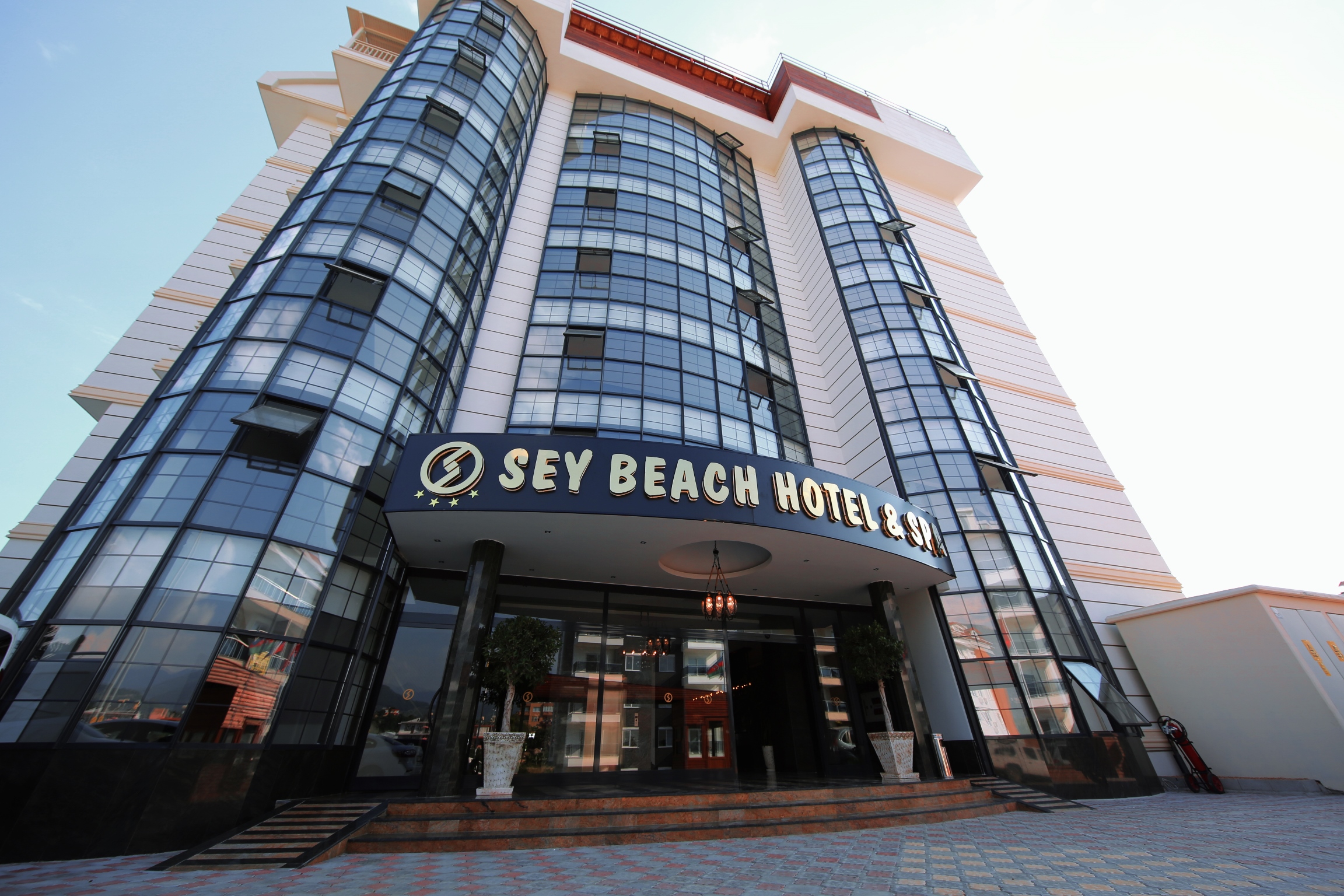 	Sey Beach Hotel & SPA