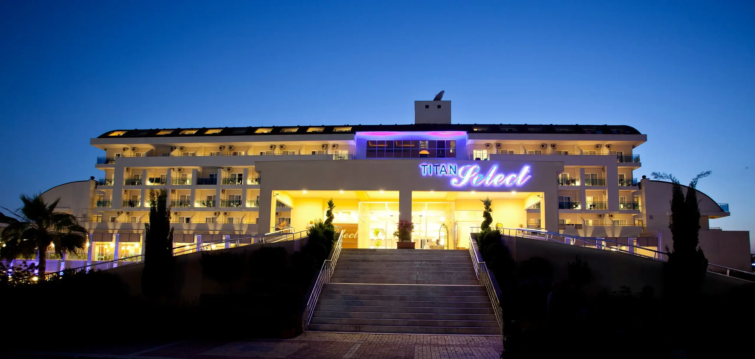 	Hotel Titan Select