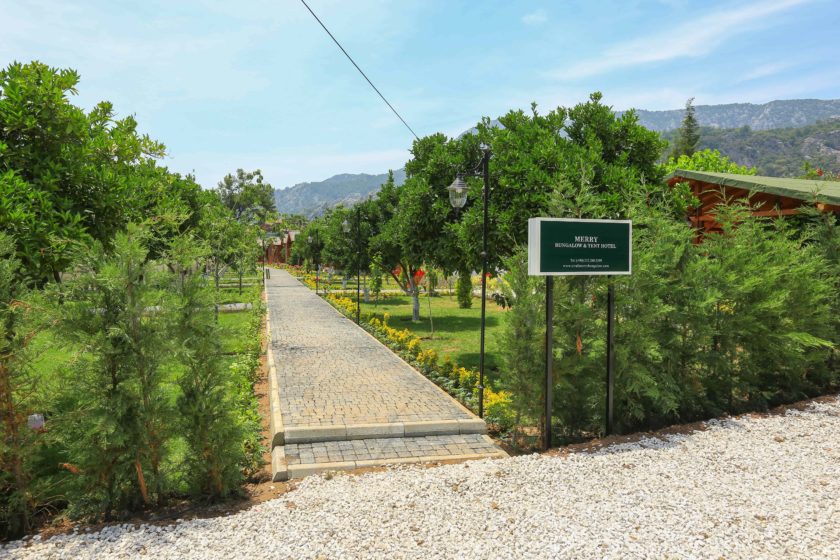 Merry Bungalow & Tent Hotel
