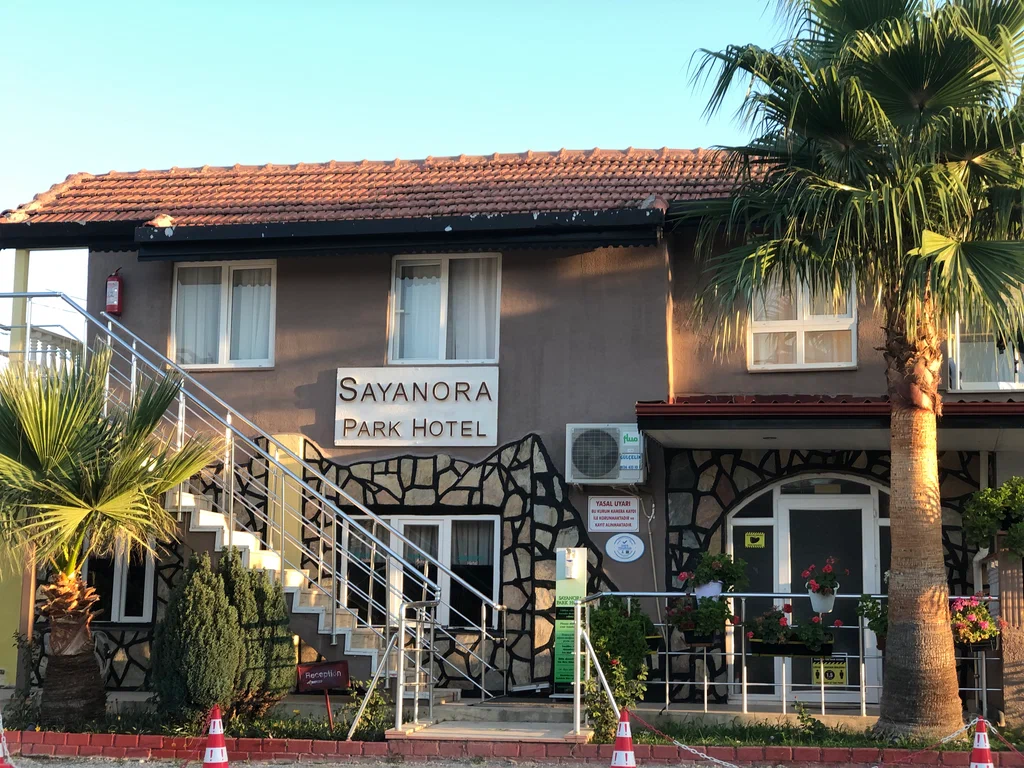 	Sayanora Otel